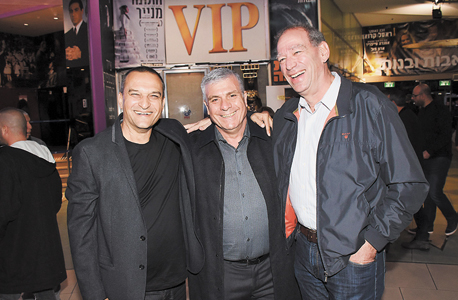 טוב שם משמן טוב. מימין: גיורא עופר, אבי לוי ורמי יהושע טוב שם משמן טוב. מימין: גיורא עופר, אבי לוי ורמי יהושע