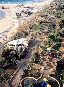 רצועת החוף בנתניה. בנייה קרובה לשפת המצוק רצועת החוף בנתניה. בנייה קרובה לשפת המצוק
