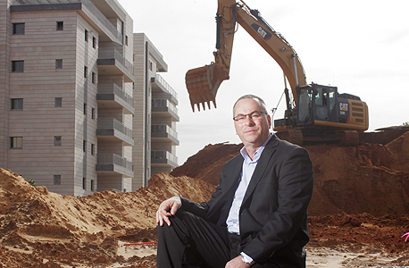 רוני בריק. "עם כל הכבוד לזוגות הצעירים, הם לא כל הבעיה. מפספסים פה את התמונה האמיתית של ענף הנדל"ן" רוני בריק. "עם כל הכבוד לזוגות הצעירים, הם לא כל הבעיה. מפספסים פה את התמונה האמיתית של ענף הנדל"ן"