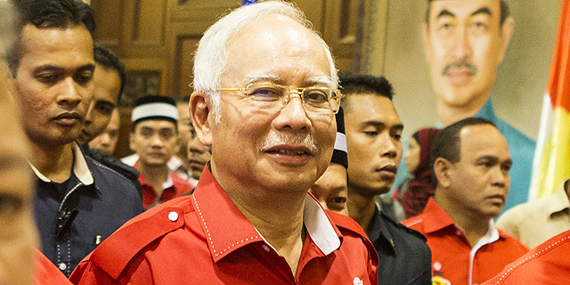 ראש ממשלת מלזיה זוכה משחיתות: 681 מיליון דולר שנמצאו בחשבונו היו &quot;תרומה אישית&quot; מסעודיה 