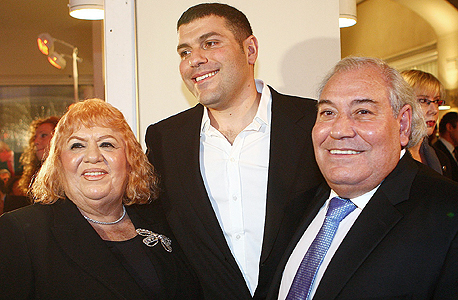 מימין: עמי וטדי שגיא. "מכירת המניות שיקפה את ערכן האמיתי" מימין: עמי וטדי שגיא. "מכירת המניות שיקפה את ערכן האמיתי"