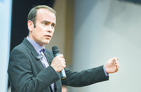 רוני אברג'ל. "אחרי שאסיים לעבד את הכאב שעברתי אני מאמין שגם אהפוך ל'ספר' בספרייה האנושית" רוני אברג'ל. "אחרי שאסיים לעבד את הכאב שעברתי אני מאמין שגם אהפוך ל'ספר' בספרייה האנושית"
