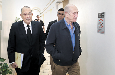 אולמרט בבית המשפט. "בפרקליטות האמינו שהוא בלתי ראוי להיות ראש ממשלה. אבל אי אפשר להפוך אמונה לאמביציה אישית להפיל ראש ממשלה מכהן. זה לא ראוי" אולמרט בבית המשפט. "בפרקליטות האמינו שהוא בלתי ראוי להיות ראש ממשלה. אבל אי אפשר להפוך אמונה לאמביציה אישית להפיל ראש ממשלה מכהן. זה לא ראוי"