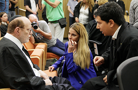 מימין עו"ד עמית חדד ענבל אור ועו"ד יעקב וינרוט אתמול ב בית המשפט, צילום: אוראל כהן