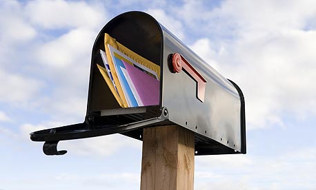 אחרי 4 שנים של הפסדים: רשות הדואר האמריקאית מפטרת 7,500 עובדים