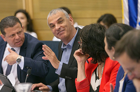 שר האוצר משה כחלון. כספי הפיצויים שייכים לכולם - ואפשר למסות אותם שר האוצר משה כחלון. כספי הפיצויים שייכים לכולם - ואפשר למסות אותם