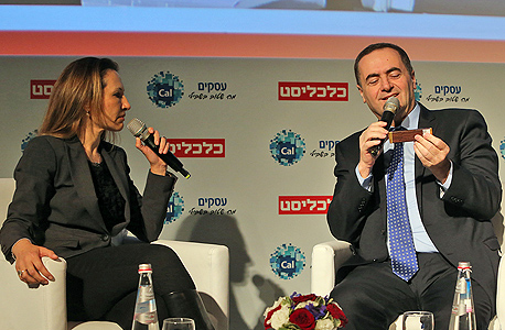 ישראל כץ שר התחבורה עם גלית חמי עורכת "כלכליסט" ישראל כץ שר התחבורה עם גלית חמי עורכת "כלכליסט"