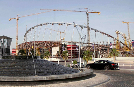 אצטדיון כדורגל שעובדים עליו בקטאר לקראת מונדיאל 2022 אצטדיון כדורגל שעובדים עליו בקטאר לקראת מונדיאל 2022