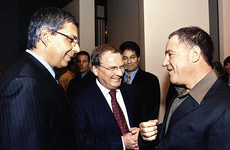 קינן וזיו עם עידן עופר. כוח רב כמנהל חטיבת הבנקאות העסקית קינן וזיו עם עידן עופר. כוח רב כמנהל חטיבת הבנקאות העסקית