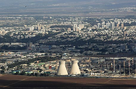 מפעל פטרוכימיים בחיפה, צילום: אלעד גרשגורן