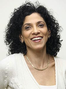 עו"ד טנא-פרצ'יק. אם עובד של רשת אופנה לא מקבל שכר - שיגיש ייצוגית עו"ד טנא-פרצ'יק. אם עובד של רשת אופנה לא מקבל שכר - שיגיש ייצוגית