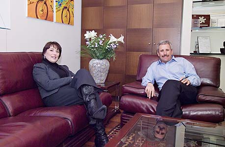מו"מ למכירת השליטה ביולי שוקי הון לדפנה הרלב ודורון אביב