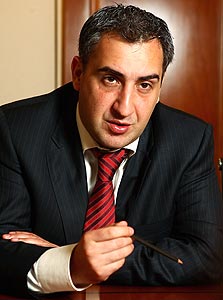 ראש ממשלה בגיל 33 ראש ממשלה בגיל 33