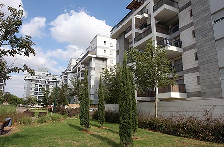 הראל ביטוח תרכוש מרבוע כחול נדל"ן 50% מפרויקט בקרית השרון בנתניה