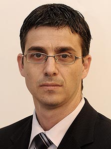 שרון קדמי. שינוי לא טריוויאלי שרון קדמי. שינוי לא טריוויאלי