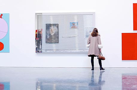 עבודה של דמיאן הירסט בגלריה גוגוזיאן בניו יורק. לגלריה המשפיעה בעולם יש שלושה חללי תצוגה בעיר, צילום: בלומברג