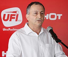 מנכ"ל הוט הרצל עוזר בהשקת הרשת החדשה מנכ"ל הוט הרצל עוזר בהשקת הרשת החדשה