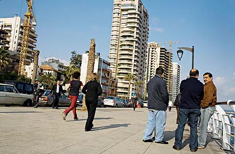 ביירות. הכסף מועבר על ידי אנשי חיזבאללה לחלפנים מקומיים ביירות. הכסף מועבר על ידי אנשי חיזבאללה לחלפנים מקומיים