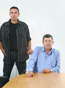 כהן (מימין) ופסי. "אין לנו בעיה ללכת עד הסוף, אפילו עד לבית המשפט העליון" כהן (מימין) ופסי. "אין לנו בעיה ללכת עד הסוף, אפילו עד לבית המשפט העליון"