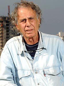 האדריכל ישראל גודוביץ'. " מי צריך עוד מוזיאון בתל אביב?" האדריכל ישראל גודוביץ'. " מי צריך עוד מוזיאון בתל אביב?"