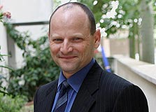 יורם טורבוביץ'. "יש לחנס הבנה פיננסית עמוקה" יורם טורבוביץ'. "יש לחנס הבנה פיננסית עמוקה"