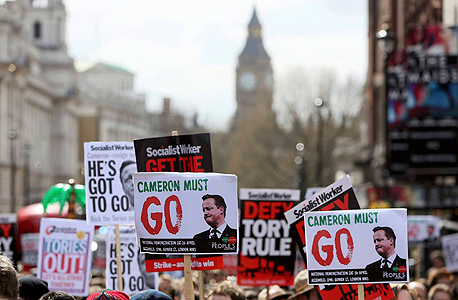 מפגינים בלונדון, צילום: רויטרס