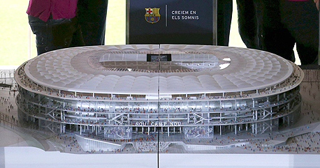 התכנית של ברצלונה למימון עלות השיפוץ, שאושרה בהצבעה של החברים באפריל 2014, כוללת את המכירה של זכויות השם עבור סביב 200 מיליון יורו.