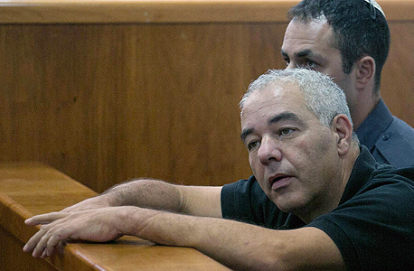 עו"ד רונאל פישר. שלב ההוכחות במשפטו נדחה לאחר שלטענתו הקפאת נכסיו מנעה ממנו לממן ייצוג משפטי עו"ד רונאל פישר. שלב ההוכחות במשפטו נדחה לאחר שלטענתו הקפאת נכסיו מנעה ממנו לממן ייצוג משפטי