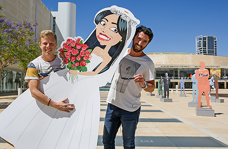 מימין: שחר בר דוד וניב פועל. "החוכמה היא להישאר ילדותי לנצח. הבעיה שמקבלי ההחלטות הם אנשים זקנים" מימין: שחר בר דוד וניב פועל. "החוכמה היא להישאר ילדותי לנצח. הבעיה שמקבלי ההחלטות הם אנשים זקנים"