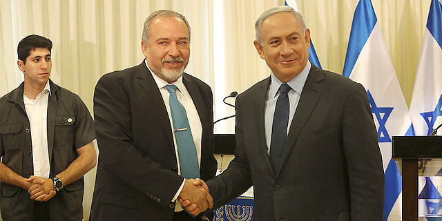 נתניהו וליברמן חתמו על ההסכם הקואליציוני
