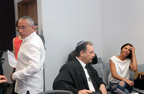 מימין ענבל אור עו"ד אילן בומבך ו שלי נרקיס, צילום: עמית שעל