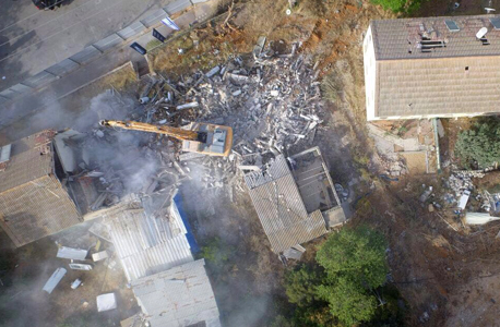 הריסת המבנים הראשונים הריסת המבנים הראשונים