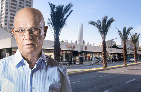 שלמה אליהו על רקע גן העיר שלמה אליהו על רקע גן העיר