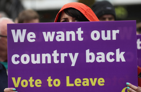 מפגינה בעד היציאה מהאיחוד האירופי בריטניה, צילום:  גטי אימג
