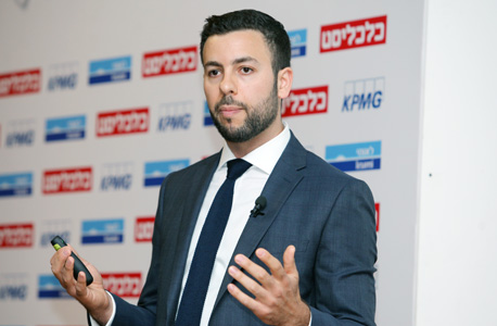 אלון צדקא בכנס. סיפר על מה שקורה בתחום בבריטניה אלון צדקא בכנס. סיפר על מה שקורה בתחום בבריטניה