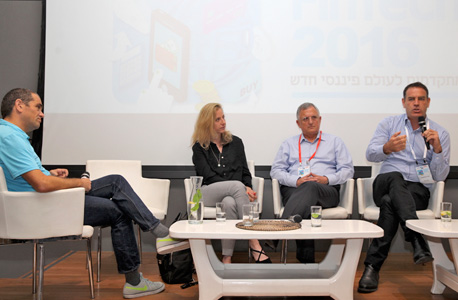 מימין: עו"ד נמרוד קוזלובסקי, אבי זאבי ורונה שגב מימין: עו"ד נמרוד קוזלובסקי, אבי זאבי ורונה שגב