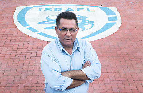 לא הכנסתי את זה בדו"ח הסופי אבל החשש הגדול הוא שהיו"ר הבא יצטרך להיבחר עוד פעם על ידי הקבוצות - אז למי הוא יהיה מחוייב, לכדורגל או לקבוצות? זה לא שתיקנו את העיוותים שהובילו לחור הענק הזה. המערכת שהובילה למצב המעוות לא תוקנה". לא הכנסתי את זה בדו"ח הסופי אבל החשש הגדול הוא שהיו"ר הבא יצטרך להיבחר עוד פעם על ידי הקבוצות - אז למי הוא יהיה מחוייב, לכדורגל או לקבוצות? זה לא שתיקנו את העיוותים שהובילו לחור הענק הזה. המערכת שהובילה למצב המעוות לא תוקנה".