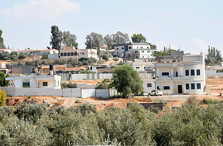 הכפר הבדואי א-סייד אלסייד בנגב. לא מחובר לתשתיות מים וחשמל הכפר הבדואי א-סייד אלסייד בנגב. לא מחובר לתשתיות מים וחשמל