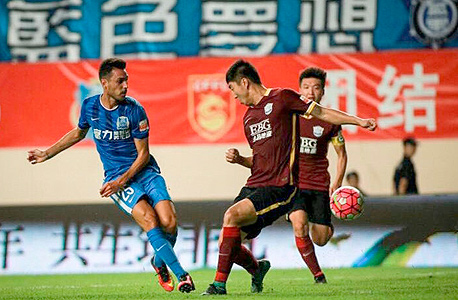 Israeli midfielder Eran Zahavi in the Chinese Soccer League Photo: Nadav Zenziper Israeli midfielder Eran Zahavi in the Chinese Soccer League Photo: Nadav Zenziper