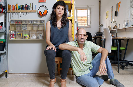 מאיה בן־דוד ואורי בן־צבי. "אנחנו לא מתערבים זה בעבודתו של זה, אבל זה מאוד נוח שיש עין נוספת בבית" מאיה בן־דוד ואורי בן־צבי. "אנחנו לא מתערבים זה בעבודתו של זה, אבל זה מאוד נוח שיש עין נוספת בבית"