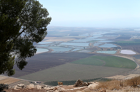 נוף הבריכות מהגלבוע. "הריאה הכחולה הגדולה תיהפך לשממה יבשה בעקבות החלטה אחת של שר האוצר משה כחלון", מזהיר עמיחי גלר נוף הבריכות מהגלבוע. "הריאה הכחולה הגדולה תיהפך לשממה יבשה בעקבות החלטה אחת של שר האוצר משה כחלון", מזהיר עמיחי גלר