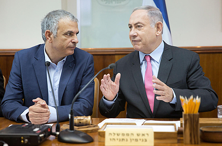 מימין: ראש הממשלה, בנימין נתניהו, ושר האוצר, משה כחלון מימין: ראש הממשלה, בנימין נתניהו, ושר האוצר, משה כחלון