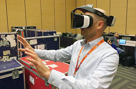 אינטל מציעה VR בלי כבלים אינטל מציעה VR בלי כבלים