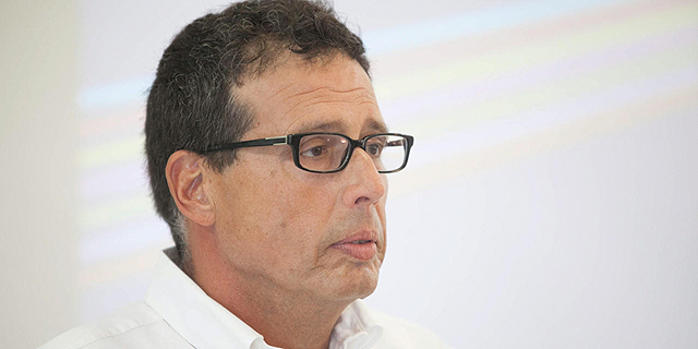 היו"ר החדש של נתע מראה למנכ"ל את הדלת