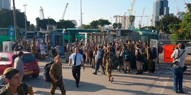 בעקבות משבר הרכבת: דחיפות וצעקות בתורים לאוטובוסים