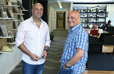מימין: מייסדי Age&Work איציק נטיב וגיל שטיינברג. "על כל 10 קורות חיים אנחנו נקבל ראיון" מימין: מייסדי Age&Work איציק נטיב וגיל שטיינברג. "על כל 10 קורות חיים אנחנו נקבל ראיון"