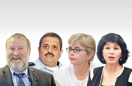 מימין: חדוה בר, מיכל הלפרין, רוני אלשיך ואביחי מנדלבליט מימין: חדוה בר, מיכל הלפרין, רוני אלשיך ואביחי מנדלבליט