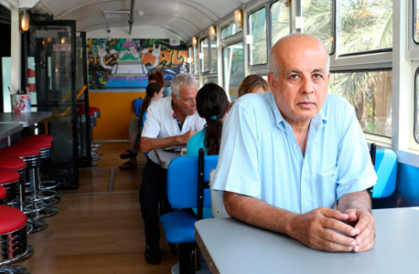 על שוק ההמבורגרים: "חושבים שהוא רווי ותחרותי אבל כל רשת שנפתחת עובדת ומתפרנסת - יש מקום לכולם" על שוק ההמבורגרים: "חושבים שהוא רווי ותחרותי אבל כל רשת שנפתחת עובדת ומתפרנסת - יש מקום לכולם"