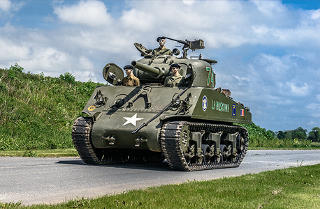 טנק שרמן M4. השתתף בקרב על פריז טנק שרמן M4. השתתף בקרב על פריז
