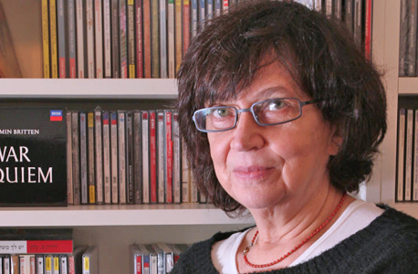 רחל שיחור: "אני מעריכה שאורי סבל מבעיות התנהגותיות. היה באישיותו משהו נסתר. לא רצה שאנשים יראו אותו, כאילו פחד מקשר ומבני אדם. אמא שלו אמרה שיש ביניהם קשר סימביוטי" רחל שיחור: "אני מעריכה שאורי סבל מבעיות התנהגותיות. היה באישיותו משהו נסתר. לא רצה שאנשים יראו אותו, כאילו פחד מקשר ומבני אדם. אמא שלו אמרה שיש ביניהם קשר סימביוטי"